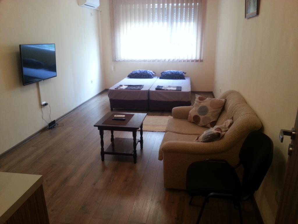 Studio Zora Burgas Room photo